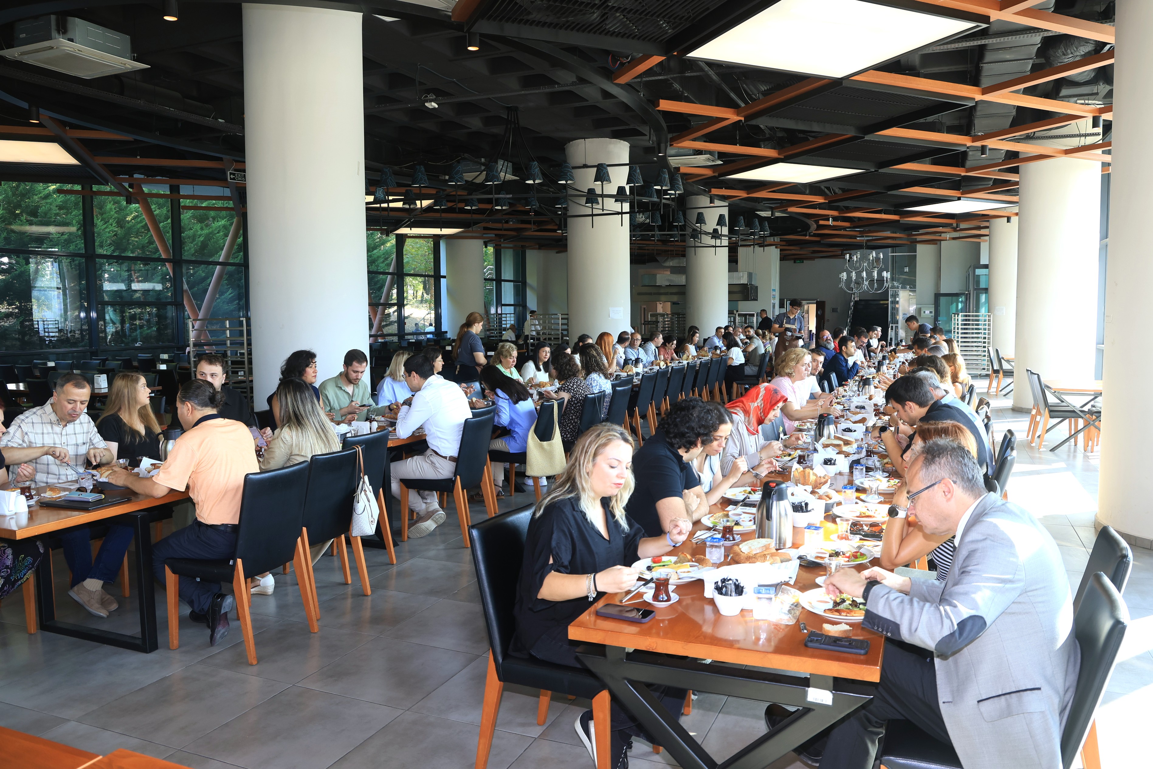Rektör Yılmaz, başarılı akademisyenlerle buluşmaya devam ediyor
